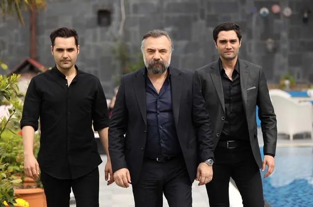 Eşkıya Dünyaya Hükümdar Olmaz 136. yeni bölüm fragmanı: Benimle evlenir misin? EDHO 135. son bölüm full tek parça izle