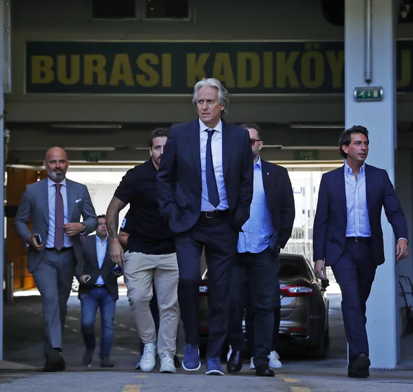 fenerbahcenin-yeni-hocasi-jorge-jesus-altyapiya-da-el-atip-sekillendirecek-1654260055019.jpg Fenerbahçe'nin yeni hocası Jorge Jesus, altyapıya da el atıp şekillendirecek...-2