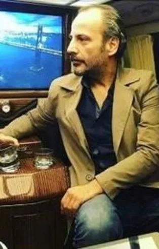 Havalimanında başörtülülere kin kustu: Pislikler, ninjalar....