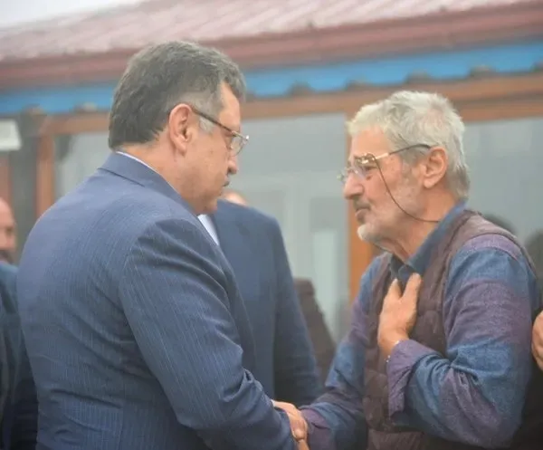 trabzon-buyuksehir-belediye-baskani-ve-milletvekillerinden-sadik-albayraka-ziyaret-1722635098680.jpeg