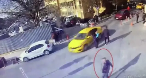 rontgene-gelenlerin-esyalarini-caliyordu-polis-enseledi-1648101171703.jpg Röntgene gelenlerin eşyalarını çalıyordu! Polis enseledi-2