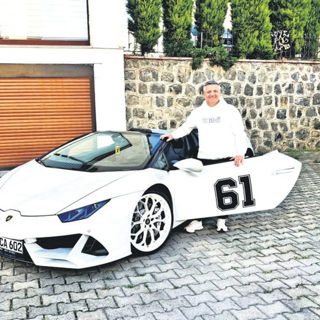 Almanya’dan memleketine Lamborghini ile geldi!