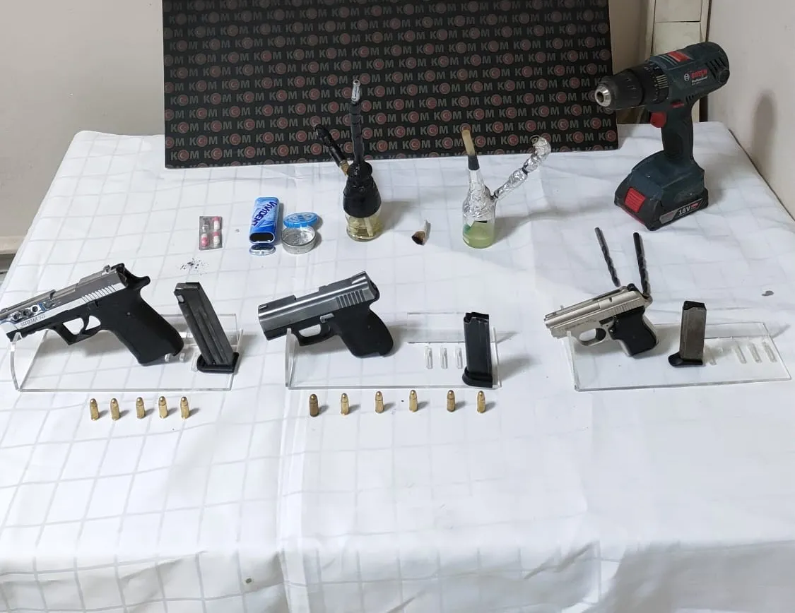 İzmir’de yası dışı silah ticareti operasyonu