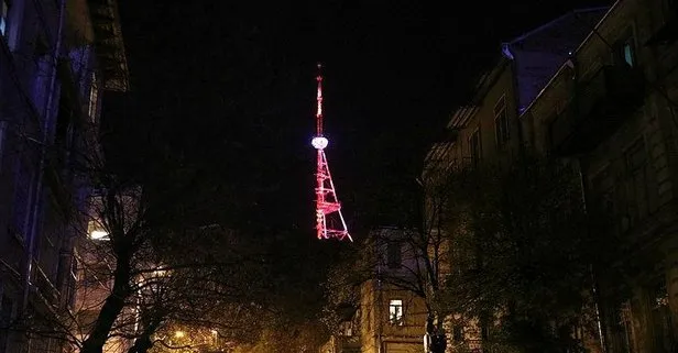 Gürcistan’daki Tiflis Kulesi Türk bayrağının renkleriyle ışıklandırıldı