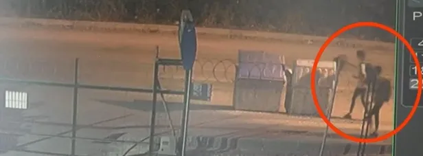 Son dakika: Mersin Mezitli'deki polisevine alçak saldırı! Kadın teröristlerin bomba düzeneğini bıraktıkları anlar ortaya çıktı-4