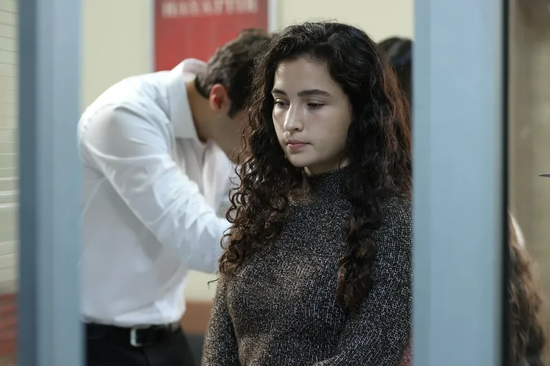 kardeslerim-118-bolum-2-fragmani-yayinlandi-kendisi-benim-babam-olur-1708511081370.jpg Kardeşlerim 118. bölüm 2. fragmanı yayınlandı: “Kendisi benim babam olur”-3