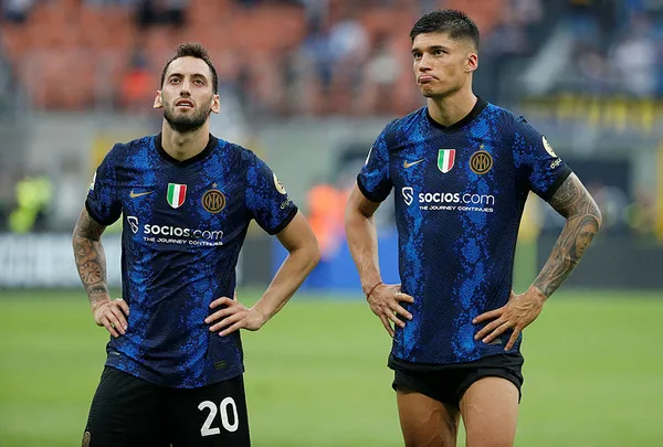 son-dakika-serie-ada-11-yil-aradan-sonra-milan-sampiyon-oldu-interli-hakan-calhanoglu-talihsizligi-1653243670181.jpg Son dakika: Serie A'da 11 yıl aradan sonra Milan şampiyon oldu! Interli Hakan Çalhanoğlu talihsizliği...-5