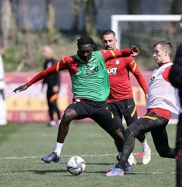 4-yil-amator-takimda-top-oynayan-clauss-fransa-milli-takimina-cagirilinca-gozyaslarina-hakim-olamadi-1648248890518.jpeg 4 yıl amatör takımda top oynayan Clauss Fransa Milli takımına çağırılınca gözyaşlarına hakim olamadı-5