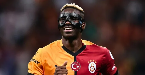 Osimhen kafasını çalıştırıyor!