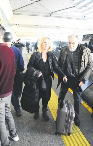 Hale Soygazi eşi Murat Belge ile Paris'e gitti