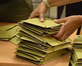 İşte masadaki son seçim anketi! Başkan Erdoğan ve AK Parti rakiplerine fark attı!  Meral Akşener İYİ Parti'yi kurtarma derdine düştü