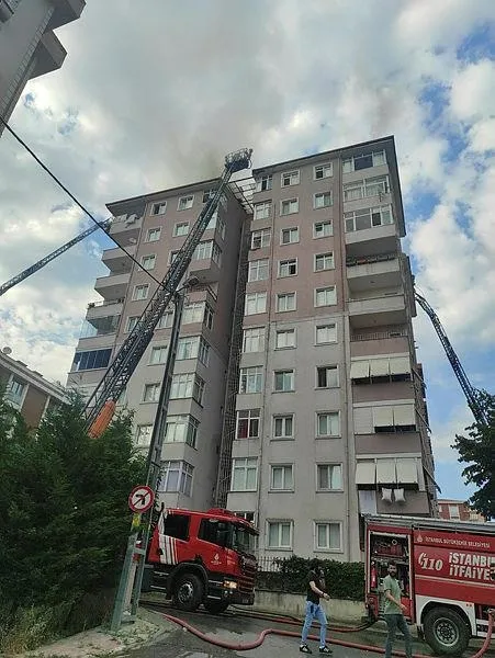 umraniyede-korkutan-yangin-alev-alev-yandi-1625502290019.jpeg Ümraniye'de korkutan yangın! Alev alev yandı-2