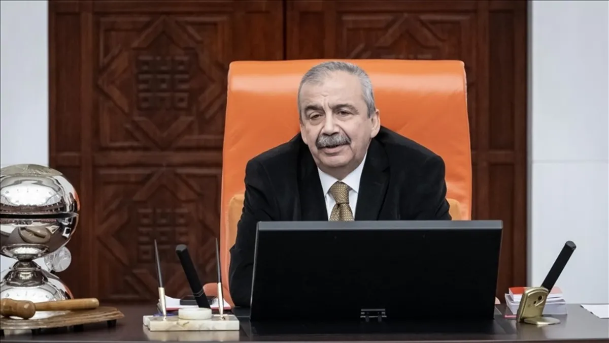 DEM Parti İstanbul Milletvekili Sırrı Süreyya Önder'e ziyaretler devam ediyor! AK Partili Bekir Bozdağ, Mahir Ünal ve Abdullah Güler hastaneye geldi