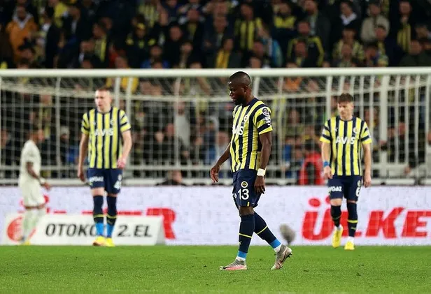 lider-fener-one-gectigi-macta-giresuna-yenildi-taraftarini-adeta-soke-etti-1668298688502.jpeg