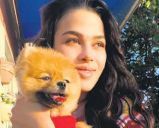 Kuruluş Osman dizisinin güzel oyuncusu Aslıhan Karalar hayvan sevgisini konuşturdu