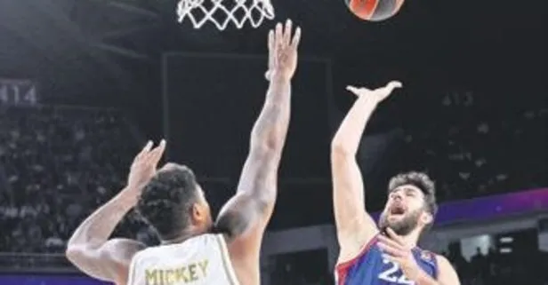 Anadolu Efes Real’i yıktı