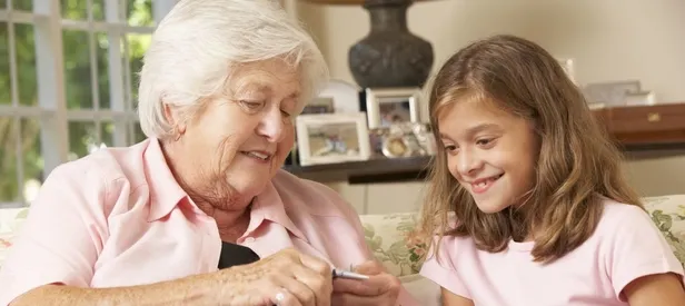 Büyükanneye torun maaşı ödemesi yarın başlıyor!