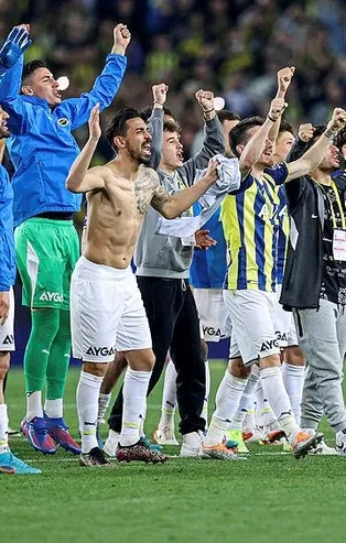 “Galatasaray Derbileri Fenerbahçe’nin Bayramı’dır” sloganı tesislere pankart oldu!