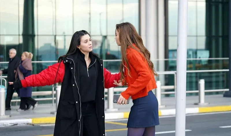 15-yil-sonra-gun-yuzune-cikti-iste-yali-capkininda-aylarca-fark-edilmeyen-hata-1722692200838.jpg Yalı Çapkını'nda aylarca fark edilmeyen hata: 1.5 yıl sonra gün yüzüne çıktı!-3