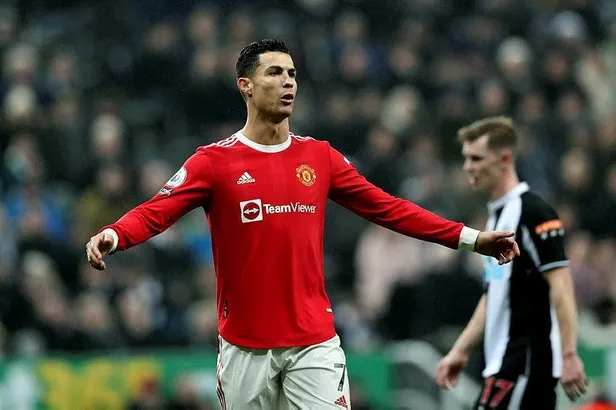 ronaldo-manchester-united-ile-yollari-ayiriyor-ispanya-basininda-yeni-takimi-hakkinda-avrupayi-soke-eden-iddia-1640717450246.jpeg
