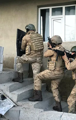 Van'da PKK operasyonu: 18 gözaltı