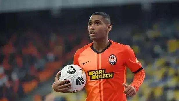 tete-taraftari-cildirtti-galatasaraydan-r-yok-erden-timura-menajer-blofu-1691506660435.jpeg Erden Timur'a menajer blöfü! Tete taraftarı çıldırttı! Galatasaray'dan R yok!-7