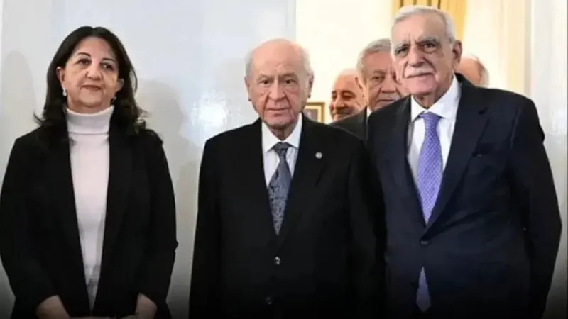 dem-parti-imrali-heyeti-meclis-turuna-basliyor-once-mhp-lideri-bahceli-sonra-chpye-gidecekler-1752473961037.jpeg DEM Parti İmralı Heyeti Meclis turuna başlıyor! Önce MHP lideri Bahçeli sonra CHP'ye gidecekler-2