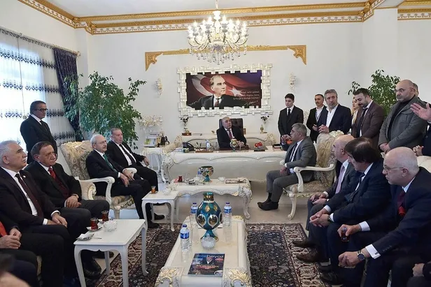 CHP'li Çat Belediye Başkanı'nın ihtişamlı odası-3