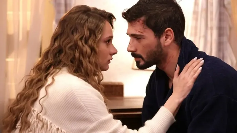 1712069319126.jpeg Hudutsuz Sevda Ceylan'ın yerine o isim geçecek! 2 oyuncu diziden aynı anda ayrıldı-8