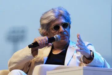Okan Bayülgen'den sanatçılara "bırakın bu halleri haykırın" çağrısı: Yaşasın Filistin! Kahrolsun Soykırım!