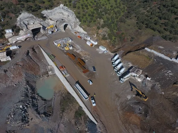 Milyonlarca lira tasarruf sağlanacak! Ayvacık T-2 Tüneli’nde geri sayım başladı! Seyahat süresi 35 dakikadan 7 dakikaya düşüyor