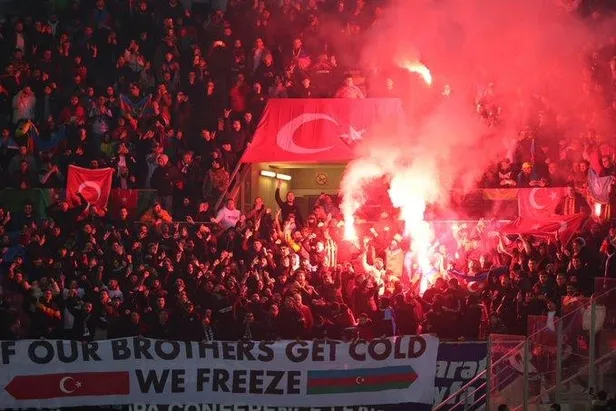 Karabağ tribünlerinden duygulandıran pankart!-1