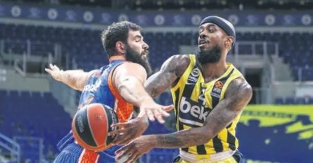 Fenerbahçe Beko sahasında yıkıldı