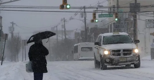 ABD'de etkili olan kar fırtınası hayatı olumsuz etkiledi: 2 bin 300 uçuş iptal edildi