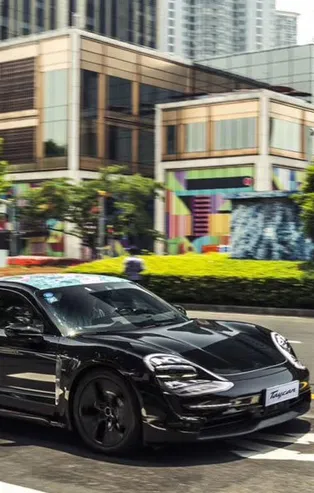 İsmini Türkçe koymuştu! Porsche Taycan ilk kez göründü