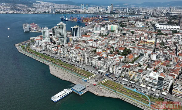 İzmir'de TCG Anadolu'ya 3'üncü de gününde büyük ilgi! Kilometrelerce kuyruk oluştu - 10