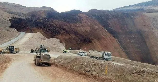 Erzincan’da altın madeninin bulunduğu bölgede 10 milyon metreküp toprak kaydı! 9 işçi yaşıyor mu? İçişleri Bakanı Ali Yerlikaya’dan umutları yeşerten açıklama