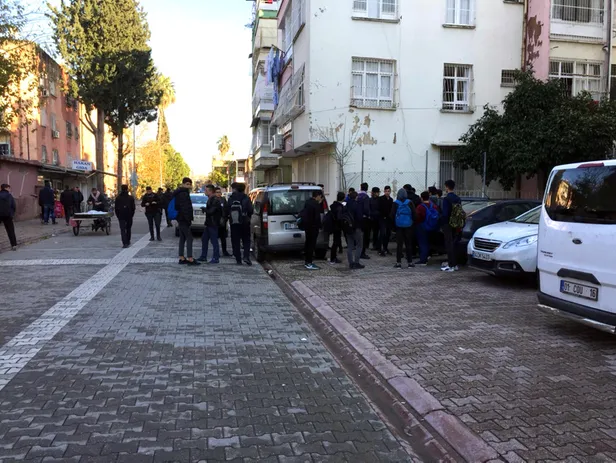 Adana'da bir lisede dehşet! Yan bakma yüzünden çıkan kavga kanlı bitti-2