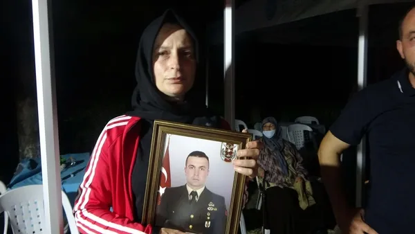 baskan-erdogandan-sehit-ailesine-ziyaret-1659816271013.jpg Başkan Erdoğan'dan şehit ailesine ziyaret-3