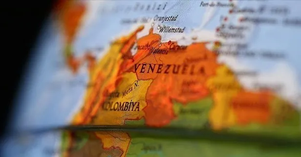 Maduro 'diyaloğa', Guaido 'sokağa' çağırdı