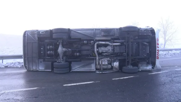 son-dakika-istanbul-havalimaninda-gorevli-polisleri-tasiyan-minibus-catalcada-devrildi-2si-agir-10-polis-yaral-1643524902020.jpg SON DAKİKA: İstanbul Havalimanı'nda görevli polisleri taşıyan minibüs Çatalca'da devrildi! İstanbul Valisi'nden son dakika açıklaması-4