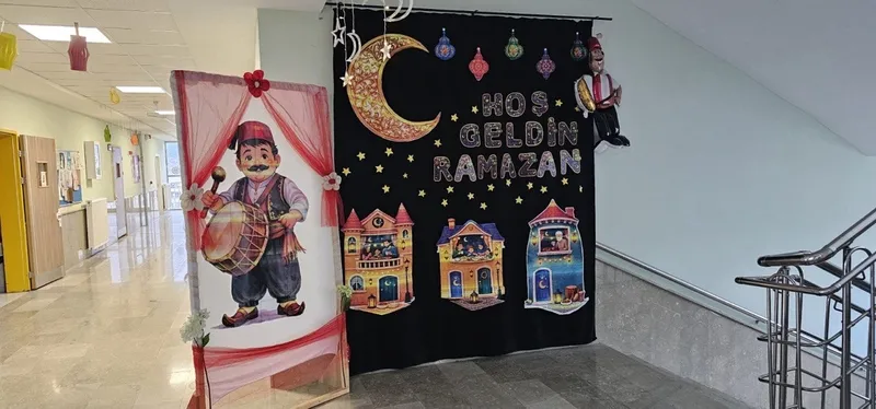 Maarifin Kalbinde Ramazan: Öğrenciler davul çalıp mani okudu koridorlar hilal ve yıldız figürleriyle süslendi-7