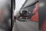 ▶️ ÖZEL I Galatasaraylı futbolcular otobüsün camlarına vurarak stada giriş yaptı!