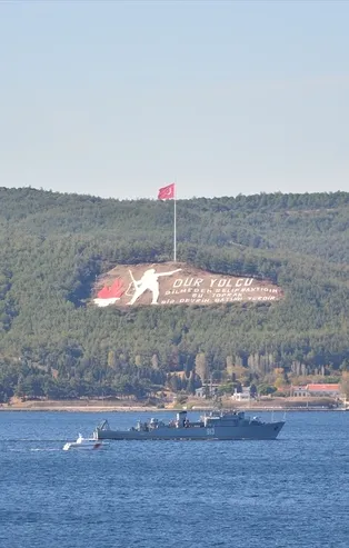Rus askeri gemileri Çanakkale Boğazı’ndan geçti