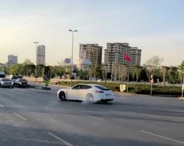 İstanbul'da lüks araçlı maganda ortalığı birbirine kattı-2