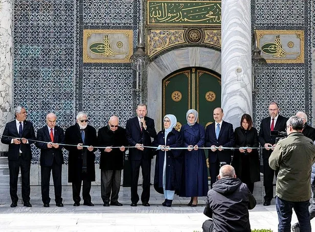 baskan-erdogan-topkapi-sarayinda-restorasyonu-tamamlanan-birimlerin-acilisini-yapti-1681994836842.jpeg Başkan Erdoğan, Topkapı Sarayı'nda restorasyonu tamamlanan birimlerin açılışını yaptı-1