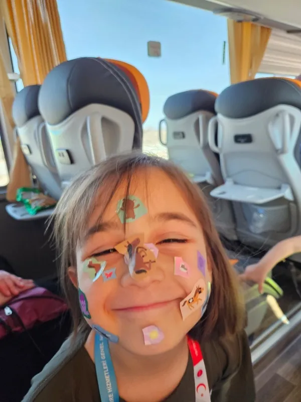 cocuk-hacilar-kutsal-topraklari-anlatti-kabe-dusundugumden-daha-buyuktu-icimde-kelebekler-ucusmustu-1688108485739.jpg Çocuk hacılar, kutsal toprakları anlattı: Kabe düşündüğümden daha büyüktü içimde kelebekler uçuşmuştu-15