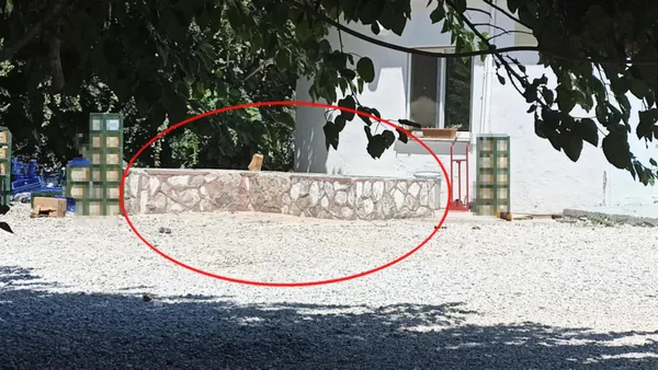 mugla-milasta-olduruldukten-sonra-cesedi-havuza-atilan-zehra-bayirin-katilini-eski-sevgilisinin-tisortu-ve-aya-1662020846068.jpg Muğla Milas'ta öldürüldükten sonra cesedi havuza atılan Zehra Bayır'ın katilini eski sevgilisinin tişörtü ve ayakkabılarındaki kan izleri çözecek-5