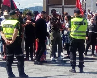 Norveçte İslam karşıtı gösteride Kuran-ı Kerim provokasyonu