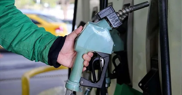 Petrolün sert düşüşüyle akaryakıt fiyatlarında gerileme yaşandı! Benzin ve motorine peş peşe indirimler geldi